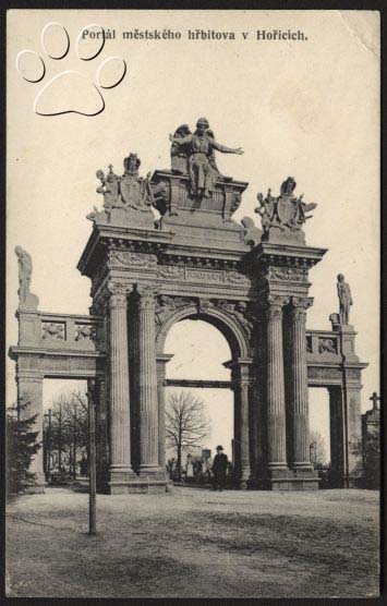 Snímek Hřbitovního portáku kolem r. 1914